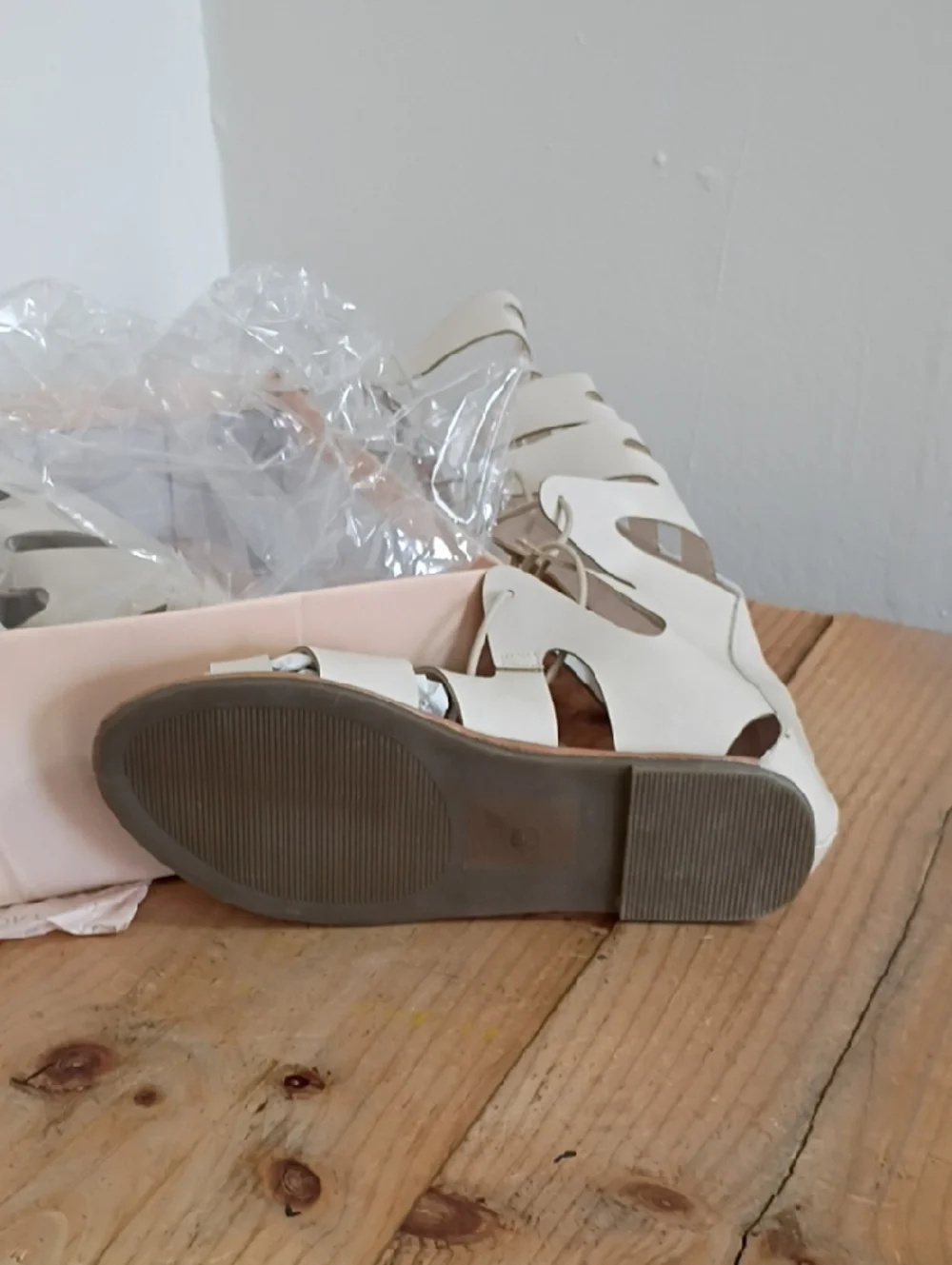 Yoki Beige Islana 04 Flat Strappy Tall Gladiator Sandals Size 8 NWT